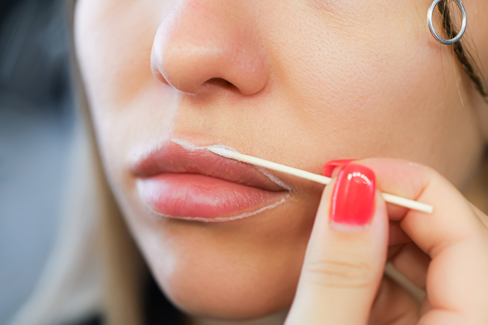 Perfect Your Pout: The Art of Lip Blushing and Lip Neutralization